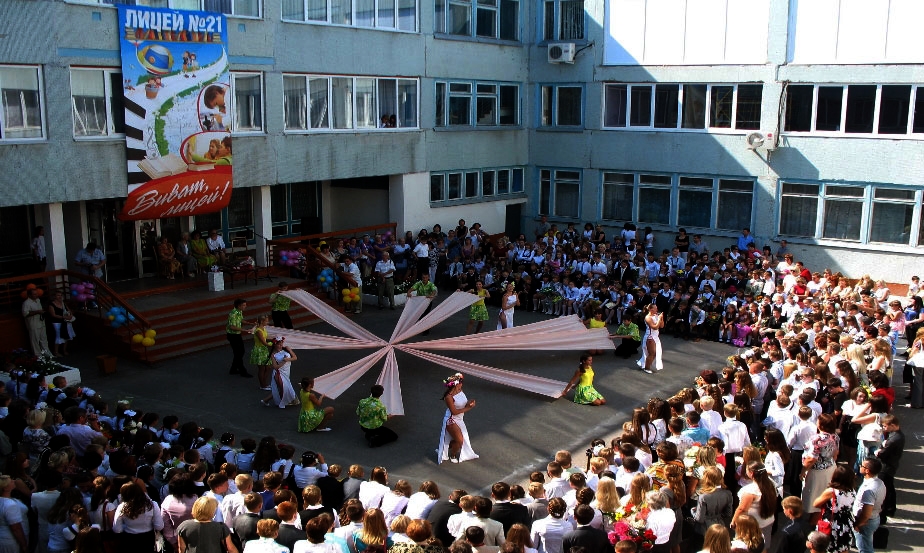 <span class='center'>
<span class='slide_title'>
<strong>Труд отзовётся в учениках</strong>
</span>